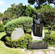 黎焕颐纪念碑：诗魂永驻，岁月铭刻